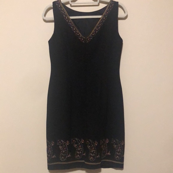 MAGGY LONDON PETITES little black dress. Size 10. Beautiful trim. - Picture 5 of 9